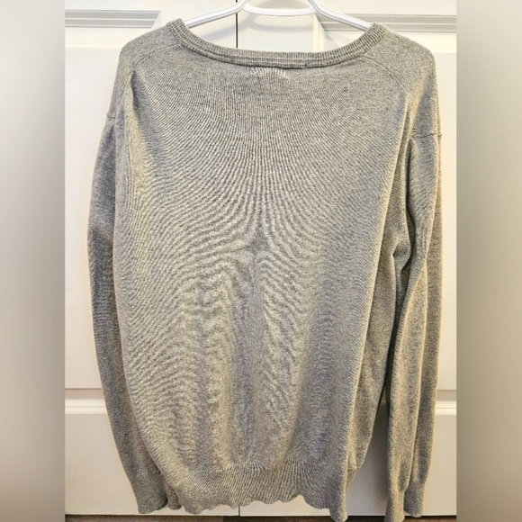 Gap Light Heather Gray  V-Neck Sweater (Large) - Picture 2 of 3